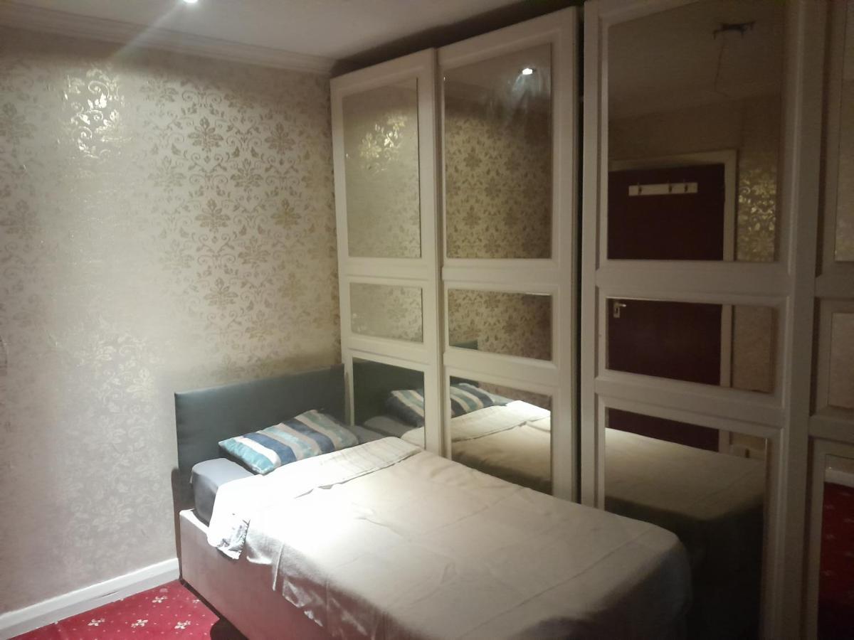 Lovely 1-Bed Studio In London Apartamento Exterior foto