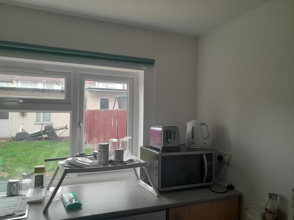 Lovely 1-Bed Studio In London Apartamento Exterior foto