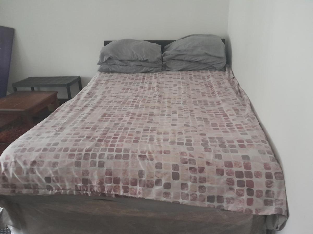Lovely 1-Bed Studio In London Apartamento Exterior foto