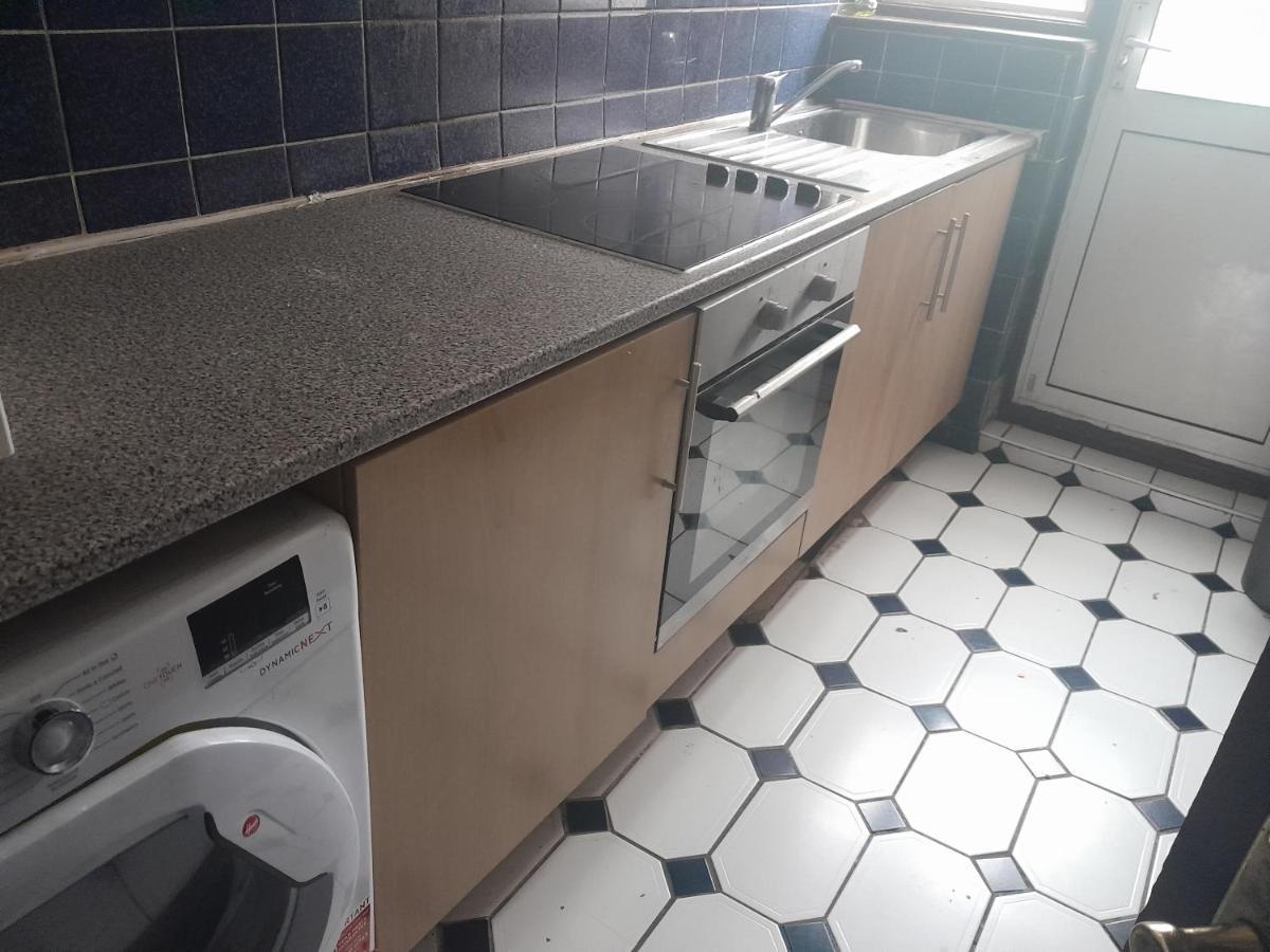 Lovely 1-Bed Studio In London Apartamento Exterior foto