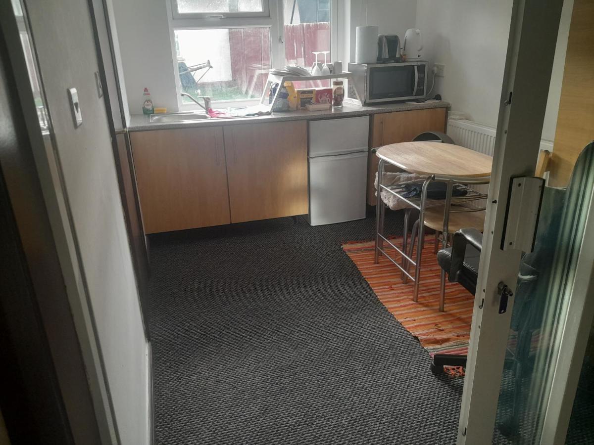 Lovely 1-Bed Studio In London Apartamento Exterior foto