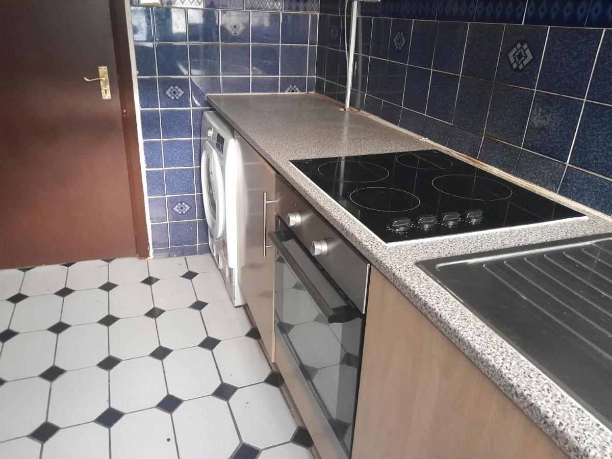 Lovely 1-Bed Studio In London Apartamento Exterior foto